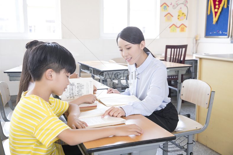 Pendidikan Kunci Masa Depan yang Cerah bagi Generasi Muda